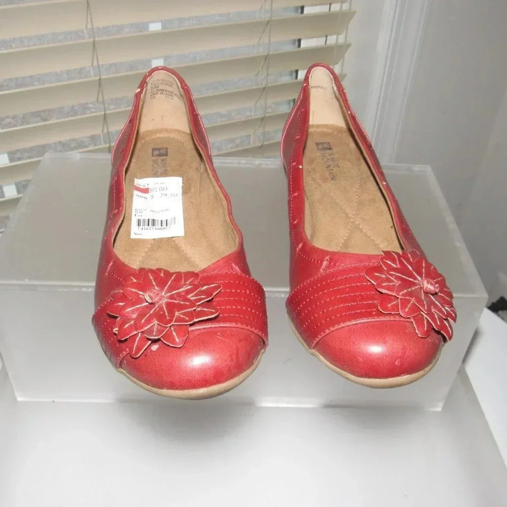White Mountain Red Floral Applique Slip-On Flats - Picture 4 of 6